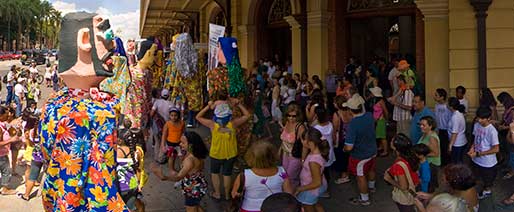 Bloco de Bonecos Gigantes em S�o Paulo