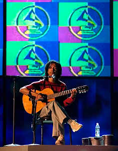 <i>Djavan se apresentou no palco do Grammy Latino 2000. (Foto: Reuters)</i>