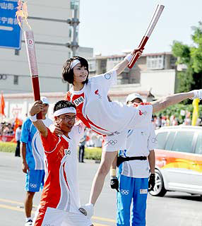 Chama olímpica visita Cidade da Fênix