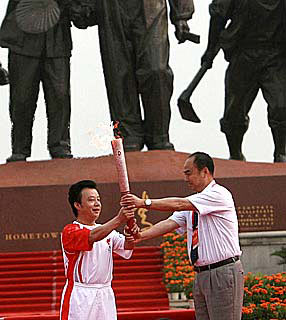 Tocha passa pela cidade natal de Mao Tsé-tung